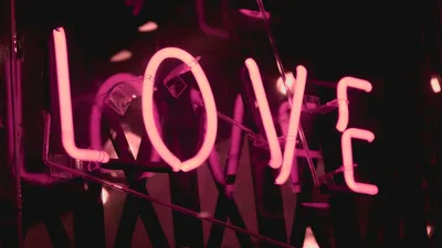 STUDIU. Cum ți se modifică veniturile ca urmare a unei relații cu șeful