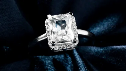 Diamantele sintetice schimbă regulile jocului cu prețuri imbatabile. Cât de real mai e luxul strălucitor