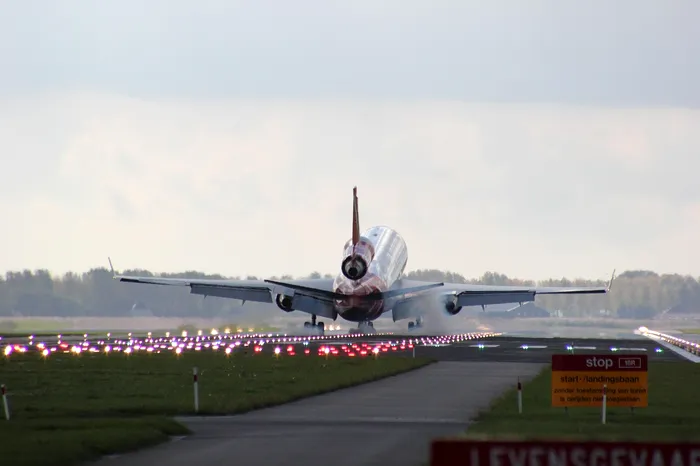 China testează un beton inovator capabil să oprească avioanele la aterizare în siguranță