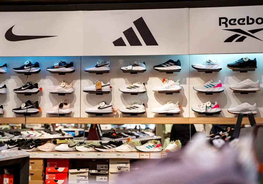 Precedentul Nike. Gigantul american, acuzat în instanță de consumatori că nu returnează taxele vamale 