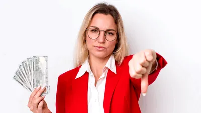 5 lucruri în care bogații nu investesc sau nu le cumpără niciodată și pe care clasa de mijloc trebuie să le evite cu orice preț