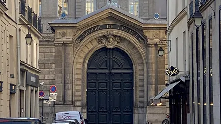 Plecarea anticipată a guvernatorului Băncii Franței aprinde scena politică: adversarii lui Macron vorbesc despre o manevră strategică