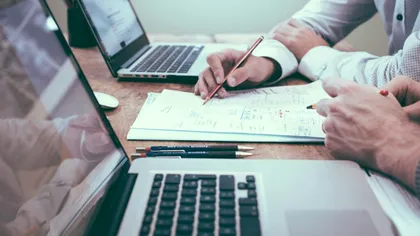 Haosul din spatele „Bibliei HR”