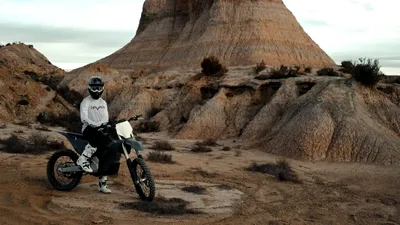 Cum au ajuns motocicletele electrice în atenția experților militari. Vor fi folosite pentru misiuni în teren dificil