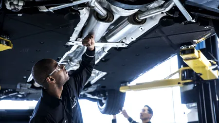 Mercedes-Benz îi plătește cu 500.000 de euro pe angajații care pleacă voluntar din companie. Câți dintre ei au acceptat deja oferta