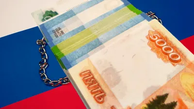 Numerarul în circulație crește rapid în Rusia pe fondul blocărilor de internet