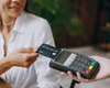 Românii au renunțat la cash: plata online cu cardul devine metoda preferată la final de 2024