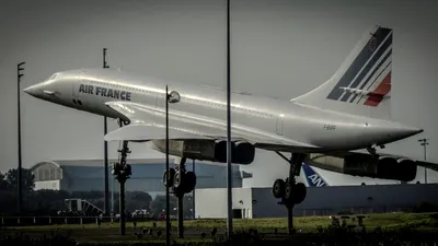 Prețurile biletelor de avion sar în aer: criza kerosenului zdruncină industria aviatică