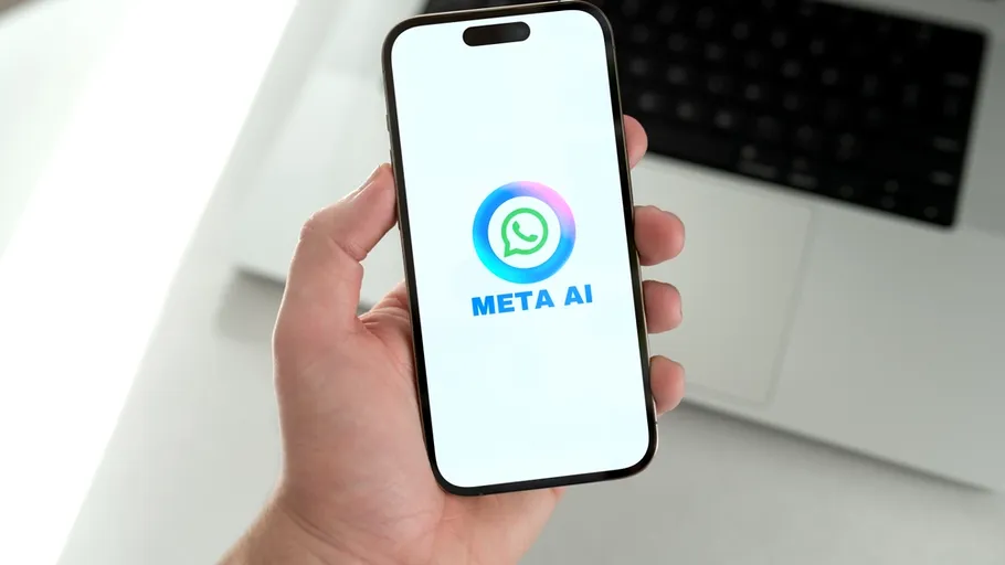 UE acuză Meta de abuz de poziție dominantă în distribuția AI. Bruxelles-ul acuză gigantul tech că transformă WhatsApp într-o „fortăreață”