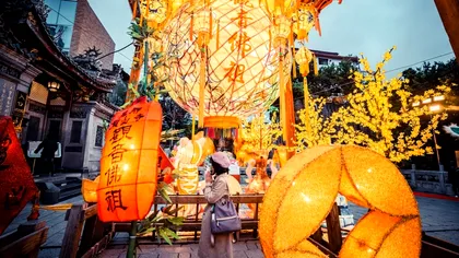 Tinerii chinezi dau buzna la ghicitori și vrăjitori în plină criză economică. „Economia spirituală” explodează pe fondul fricilor pentru viitor