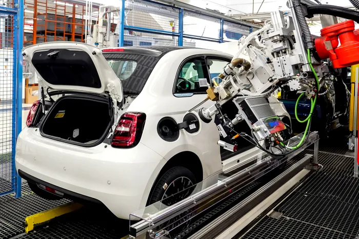 Noul model hibrid de la Stellantis care costă 17.000 de euro, soluția pentru redresarea producției din Italia
