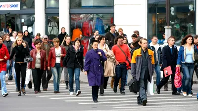 Peste 58% dintre români sunt îngrijorați de situația economică a țării și de AI, iar 42% aleg doar produse din UE