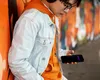 Gen Z vorbește la telefon în moduri uimitoare. Ce impact are asupra culturii de business și a relației cu clienții