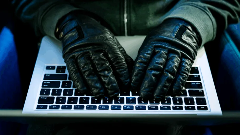 Comisia Europeană a dezvăluit planul de combatere a criminalității online. Instituțiile de aplicare a legii pot avea ”acces efectiv și legal”' la date