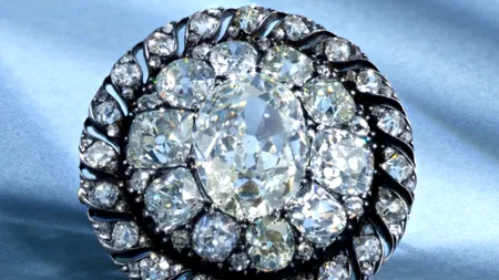 O broșă ce i-a aparținut lui Napoleon, vândută pentru 3,7 miliarde € (VIDEO)