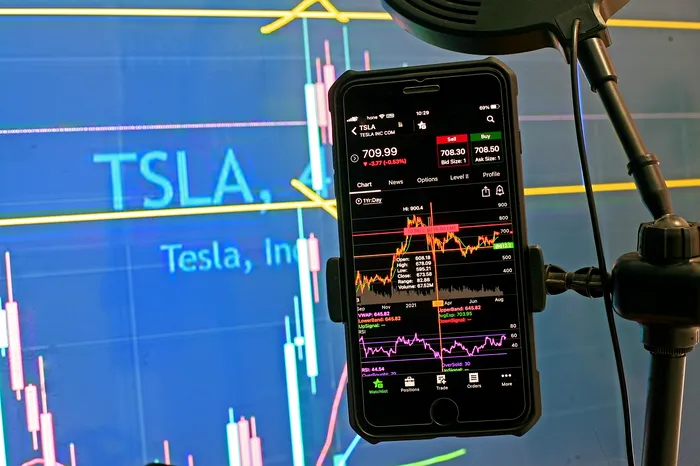 Acțiunile Tesla au scăzut după un nou atac public al lui Trump la adresa subvențiilor lui Elon Musk