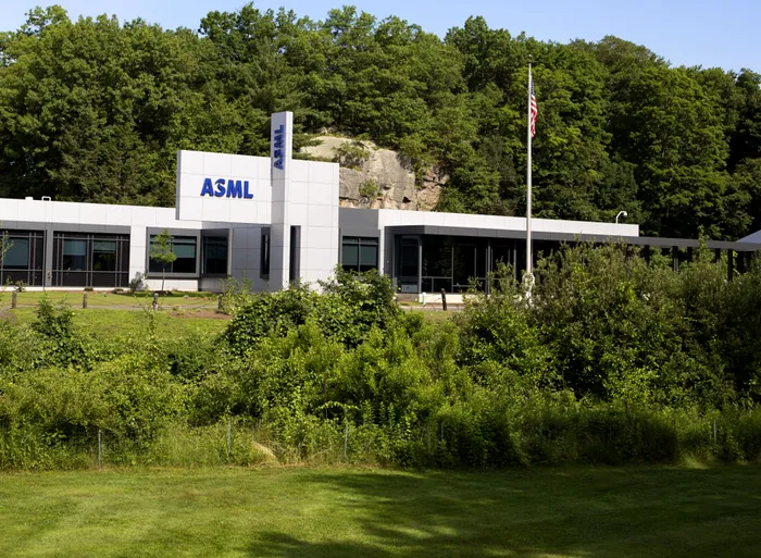 ASML devine cea mai valoroasă companie din Europa