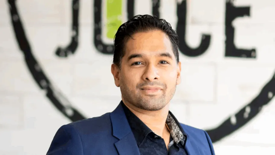 Cum a reușit un tânăr care a lucrat într-un restaurant să cumpere întreaga afacere după 22 de ani