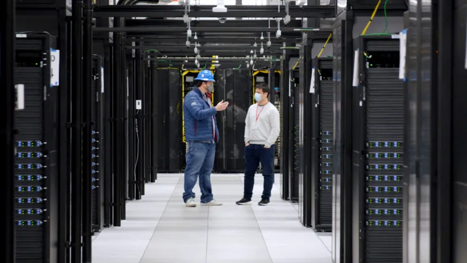 Mark Zuckerberg anunță că primul supercluster de date pentru AI al Meta va deveni operațional în 2026