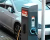 Revoluție pe străzi: stâlpii de iluminat încarcă mașinile electrice