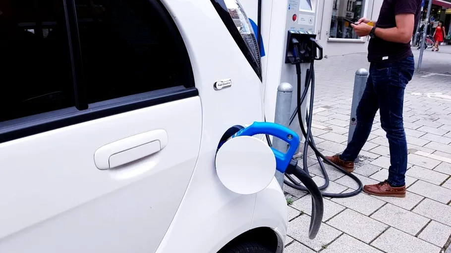 Revoluție în mobilitatea electrică. S-a deschis primul hub de mare putere din România pentru încărcarea autovehiculelor