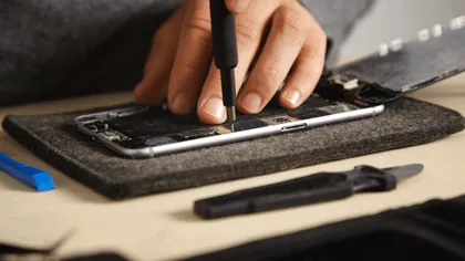 Prețul ascuns al producției de iPhone 17: muncă epuizantă, nopți nedormite și salarii mici