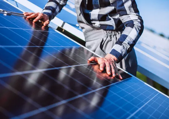 Casa Verde Fotovoltaic dispare din bugetul AFM. Critici dure după mutarea a 1,5 miliarde de lei către proiectele de apă și canalizare