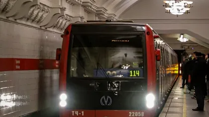 Rusii introduc controale la smartphone. Verificări obligatorii în stațiile de metrou