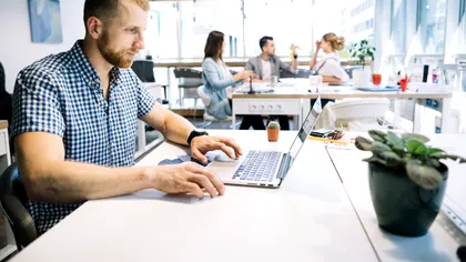 Economia SUA creează locuri de muncă într-un ritm peste estimări