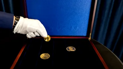 Românii sunt tot mai interesaţi de investiţiile în aur. Au cumpărat anul trecut o jumătate de tonă de la un mare comerciant regional de metale preţioase