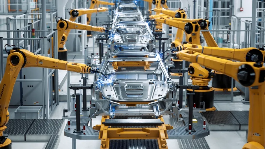 Producția auto din România, în scădere în aprilie. Câte mașini au fabricat Dacia și Ford?
