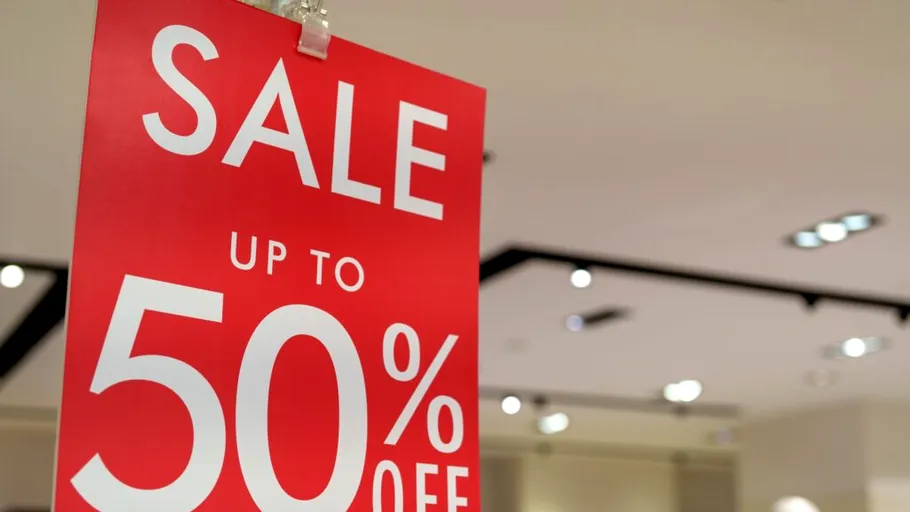 Trucurile retailerilor ca să cumpărăm mai mult. De ce magazinele de discount evită muzica în incintă, iar cele din mall o folosesc intens