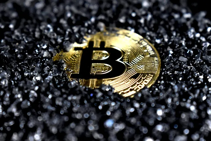 Bitcoin atinge un nou maxim istoric. De ce raliul criptomonedei ar putea pierde avânt după ce a depășit temporar pragul de 112.000 dolari / Foto: Unsplash