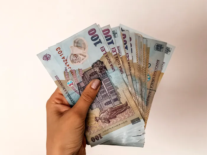 De ce este bine să avem mereu bani cash în casă