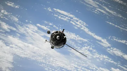 Cât de probabil este ca un avion să fie lovit de bucăți de sateliți?