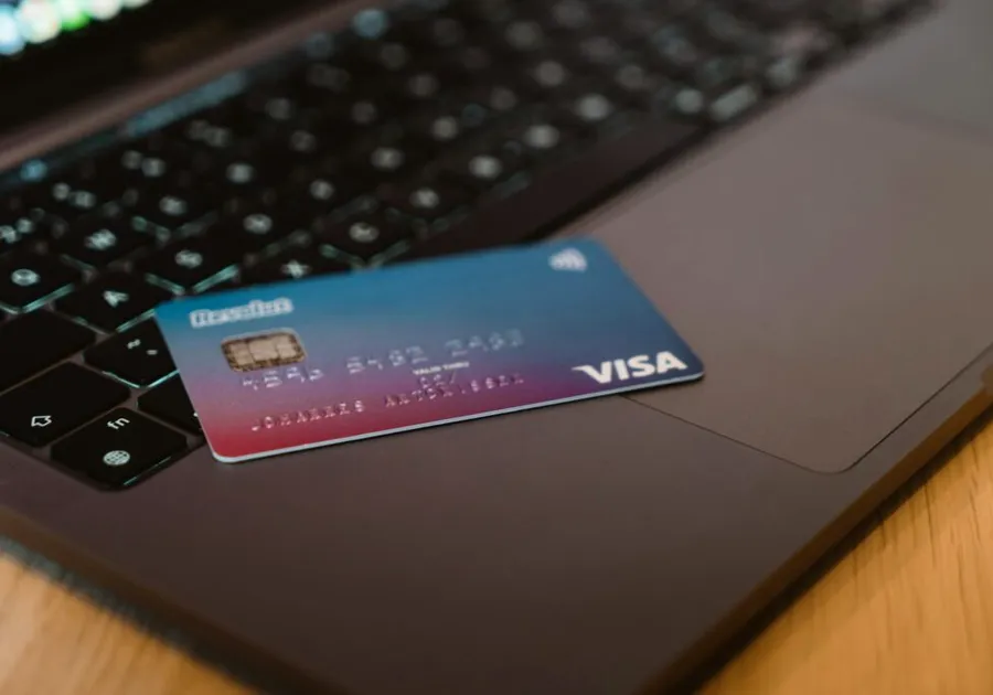 Alertă de securitate la Revolut: date sensibile ale unor clienți au ajuns la persoane neautorizate