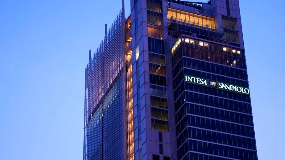 Clienții First Bank primesc clarificări după fuziunea cu Intesa Sanpaolo. Ce trebuie făcut pentru reactivarea serviciilor