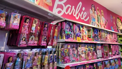 Păpușa Barbie devine inteligentă. OpenAI va integra GenAI în celebra jucărie, care va putea susține conversații cu cei mici