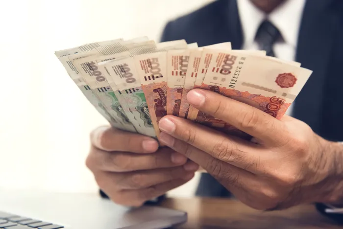 Rubla s-a prăbușit după amenințările SUA și UE cu noi sancțiuni