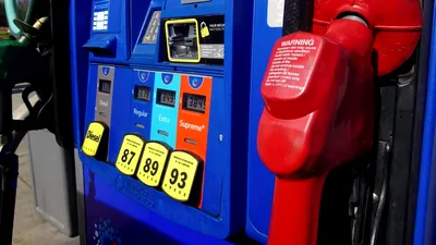 Proiect de lege pentru declararea stării de criză pe piața carburanților. Măsuri propuse pentru limitarea scumpirilor la benzină și motorină