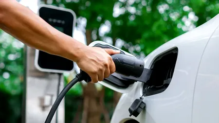 China lansează o baterie pentru vehicule electrice care oferă 150 km autonomie în 60 de secunde