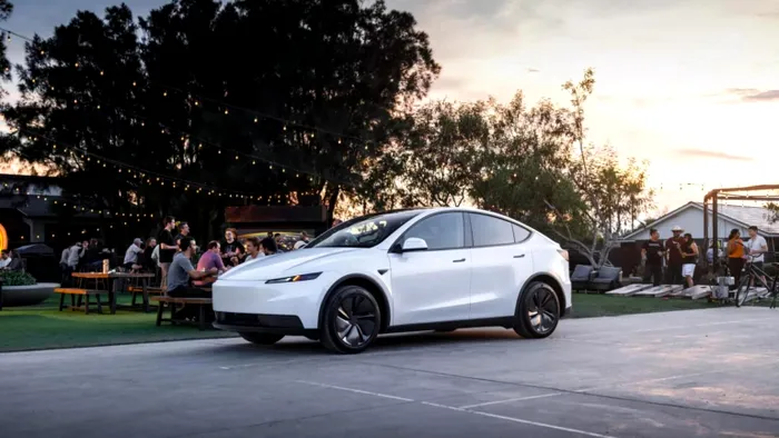 Tesla a dezvăluit cele mai accesibile versiuni Model Y și Model 3