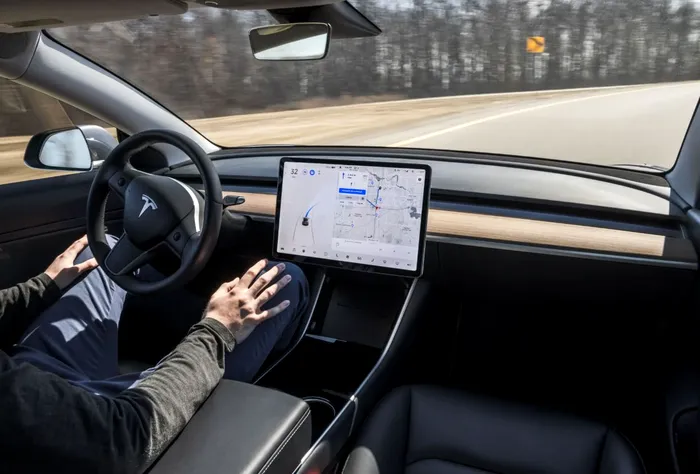 Tesla, obligată să plătească despăgubiri de 329 milioane de dolari după un accident mortal cu Autopilot