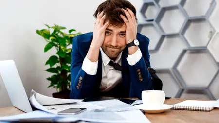 Cum afectează stresul financiar deciziile tale. Expert: când auzi vești proaste la știri, nu muta banii