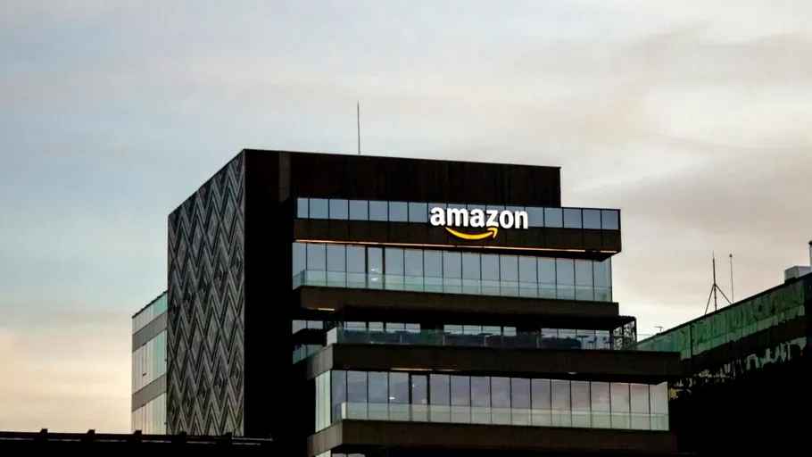 Cutremur la Amazon: 16.000 de angajați concediați la nivel global