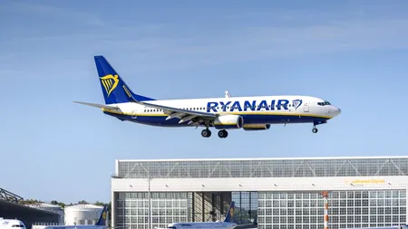 Ryanair mărește dimensiunile bagajelor de mână gratuite. Ce înseamnă asta pentru pasageri?