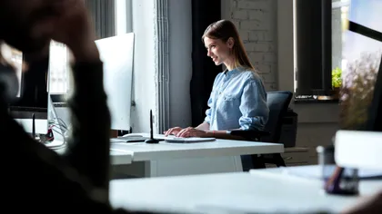 Studiu: Productivitatea angajaților europeni rămâne cu 24% sub cea a americanilor, din cauza investițiilor reduse în tehnologie