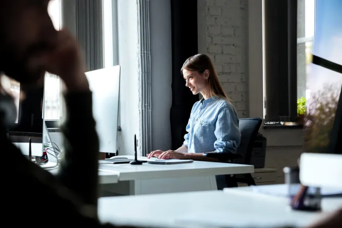 Studiu: Productivitatea angajaților europeni rămâne cu 24% sub cea a americanilor, din cauza investițiilor reduse în tehnologie
