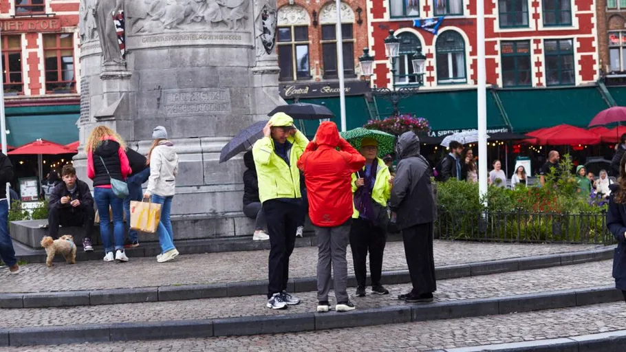 Un oraș european riscă să rămână fără pietre de pavaj din cauza turiștilor care le fură ca să aibă un „suvenir”