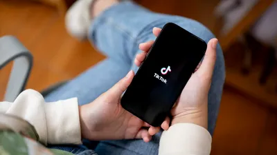 Escrocherie pe TikTok: Videoclipuri AI care promit abonamente gratuite Spotify și Windows păcălesc utilizatorii să instaleze malware